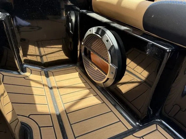 Slide: The Image of MasterCraft X24 2019 - 13