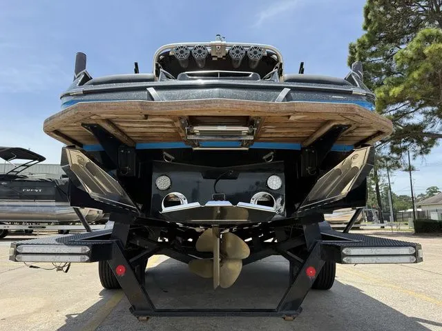 Slide: The Image of MasterCraft X24 2019 - 15