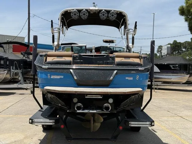 Slide: The Image of MasterCraft X24 2019 - 19