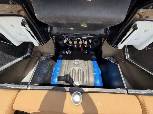 Slide: The Image of MasterCraft X24 2019 - 20