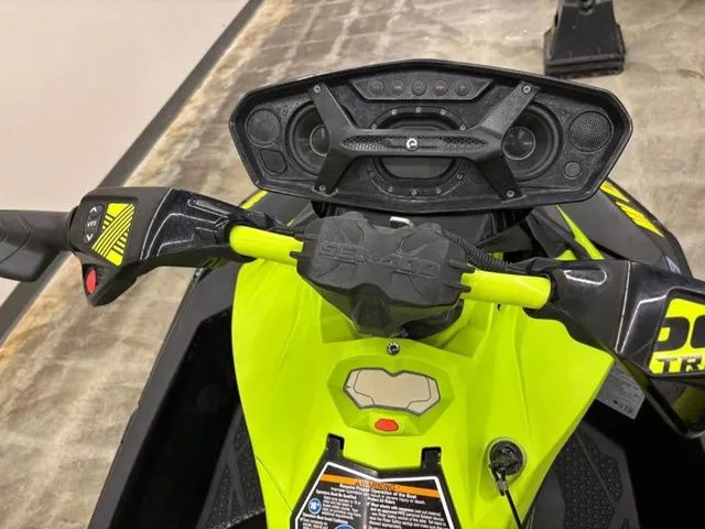 Slide: The Image of Sea-Doo Spark Trixx 3up 2023 - 4
