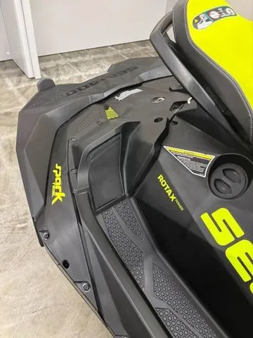 Slide: The Image of Sea-Doo Spark Trixx 3up 2023 - 6