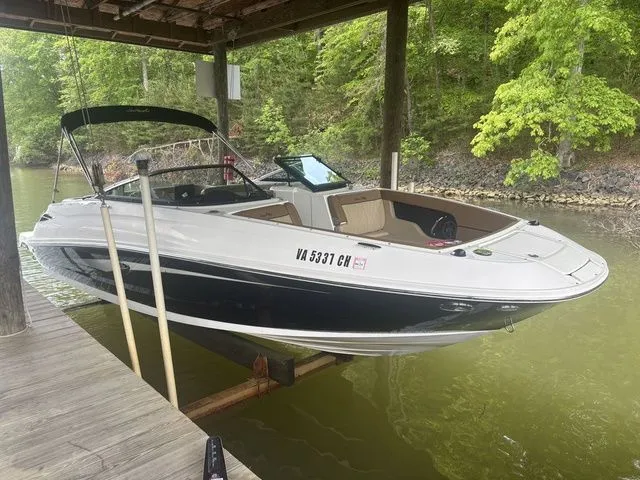 Slide: The Image of Sea Ray 240 Sundeck 2015 - 1