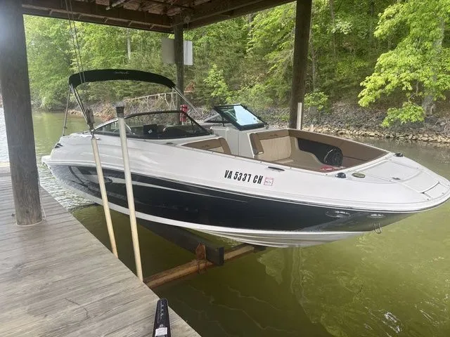 Slide: The Image of Sea Ray 240 Sundeck 2015 - 3