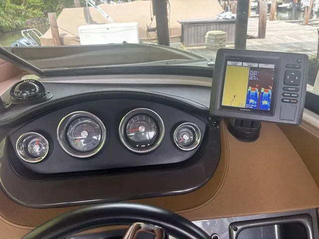 Slide: The Image of Sea Ray 240 Sundeck 2015 - 6