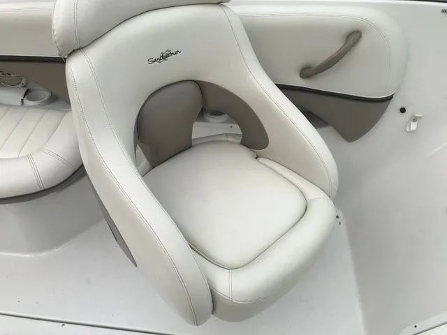 Slide: The Image of Four Winns 245 Sundowner 2003 - 16