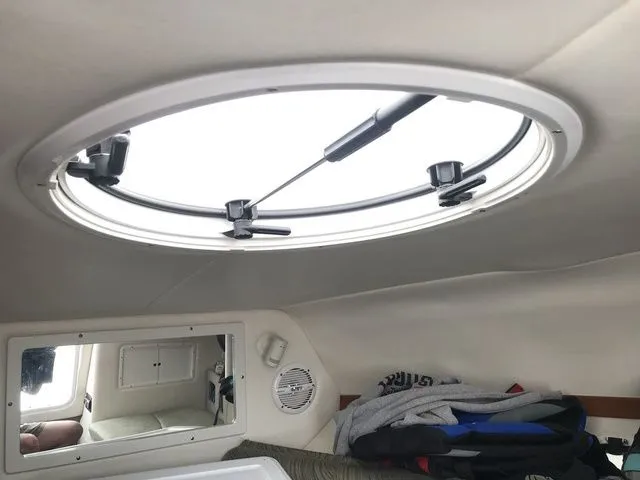 Slide: The Image of Four Winns 245 Sundowner 2003 - 25