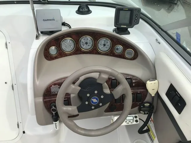 Slide: The Image of Four Winns 245 Sundowner 2003 - 39