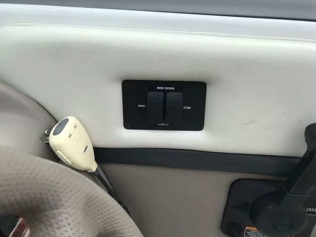 Slide: The Image of Four Winns 245 Sundowner 2003 - 41