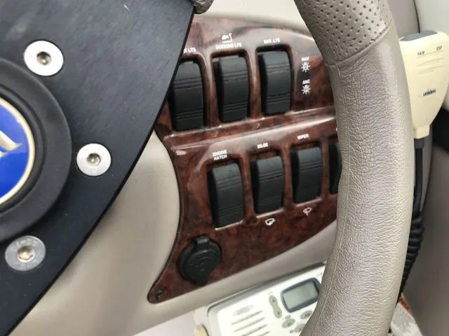 Slide: The Image of Four Winns 245 Sundowner 2003 - 42