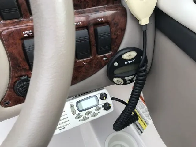 Slide: The Image of Four Winns 245 Sundowner 2003 - 43