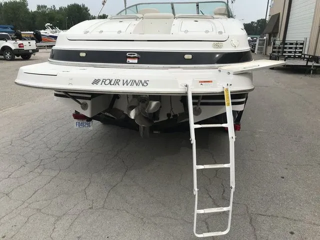 Slide: The Image of Four Winns 245 Sundowner 2003 - 5