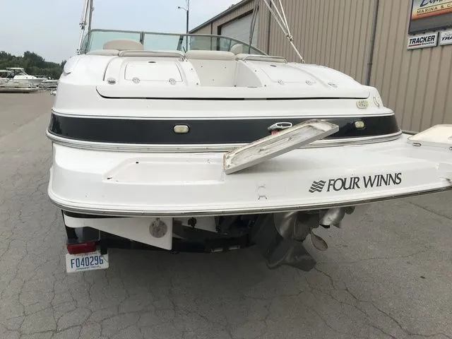 Slide: The Image of Four Winns 245 Sundowner 2003 - 6