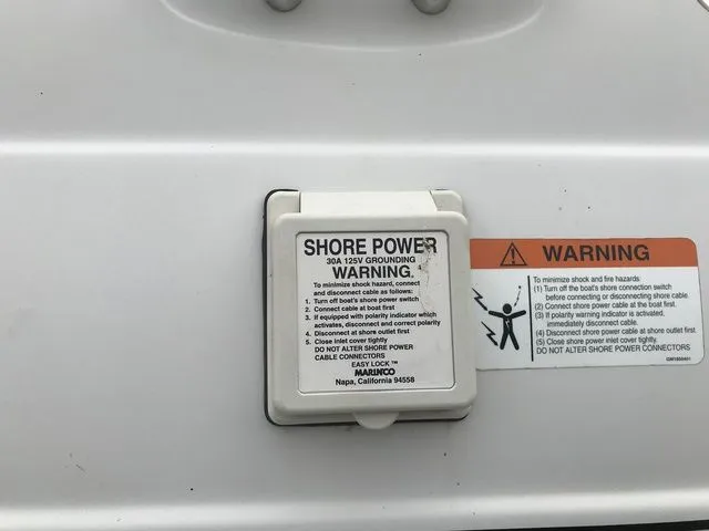 Slide: The Image of Four Winns 245 Sundowner 2003 - 8