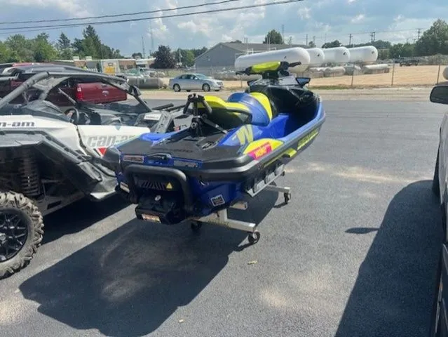 Slide: The Image of Sea-Doo WAKE™ PRO 230 2021 - 4