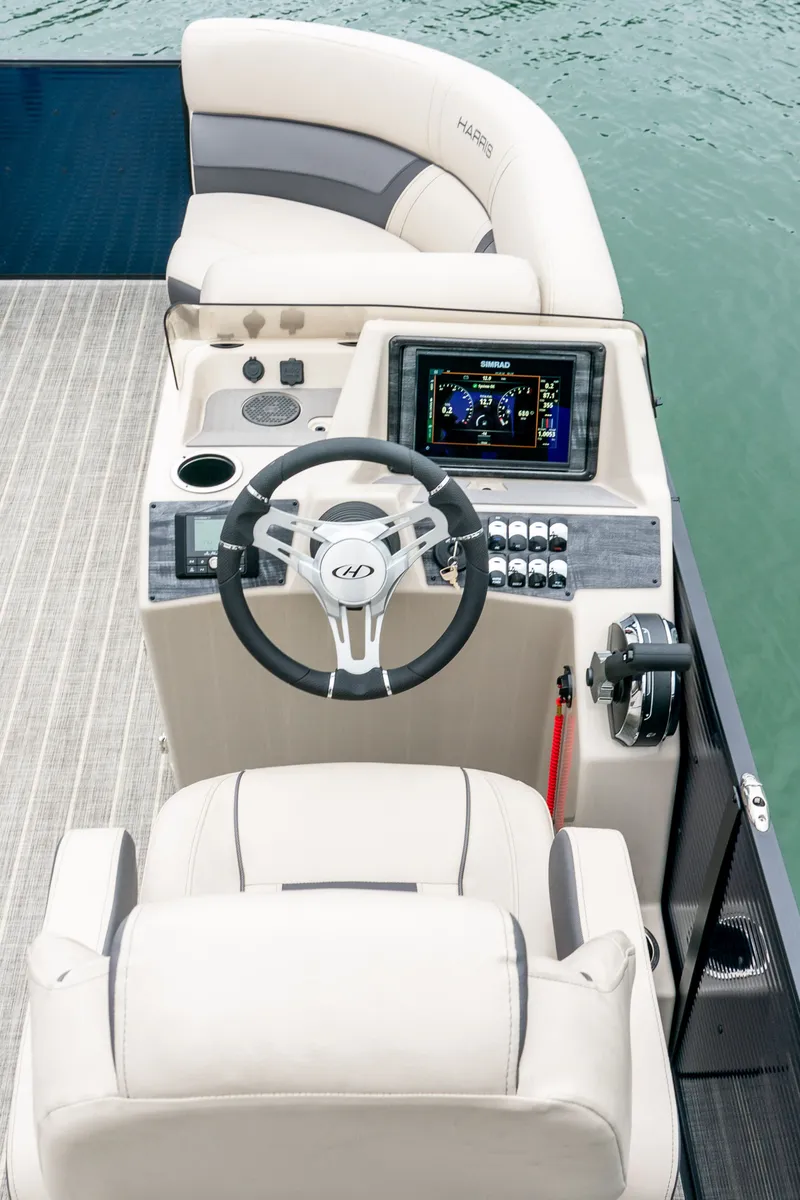 Slide: The Image of Interior view of 2026 Harris Cruiser 190 boat. - 15