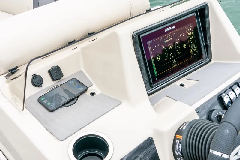 Slide: The Image of Dashboard of Harris Cruiser 190 with Simrad display, 2026 model. - 4