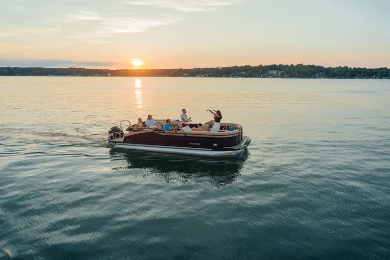 Slide: The Image of Harris Cruiser 230 2026 - 15