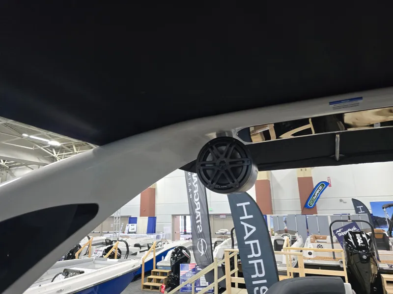 Slide: The Image of Harris Grand Mariner 250 2026 - 31