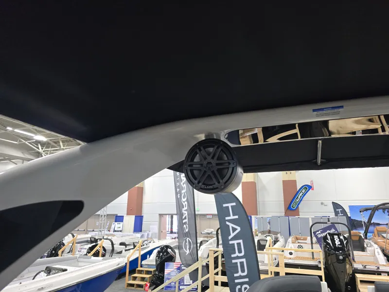 Slide: The Image of Harris Grand Mariner 250 2026 - 32