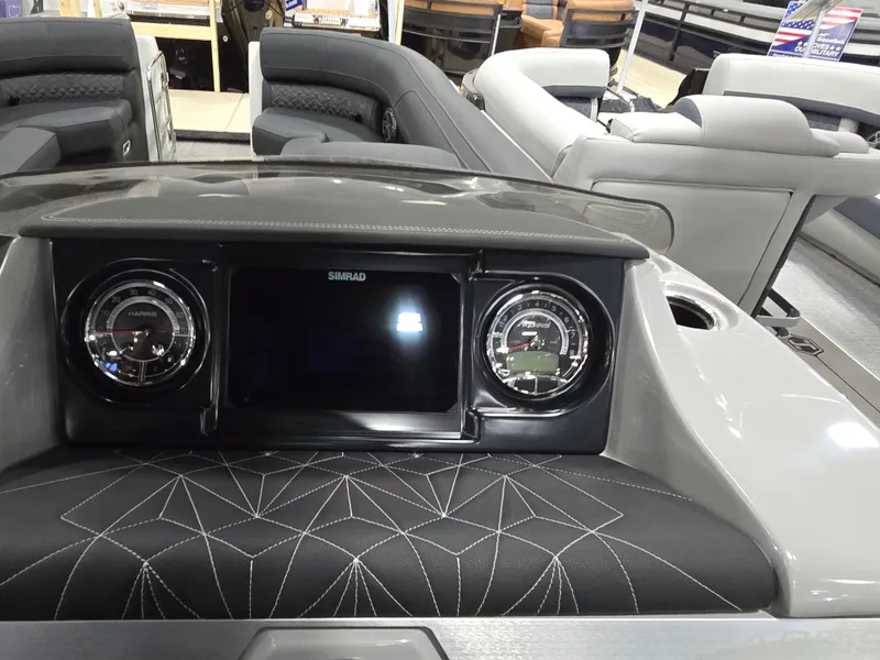 Slide: The Image of Harris Grand Mariner 250 2026 - 33