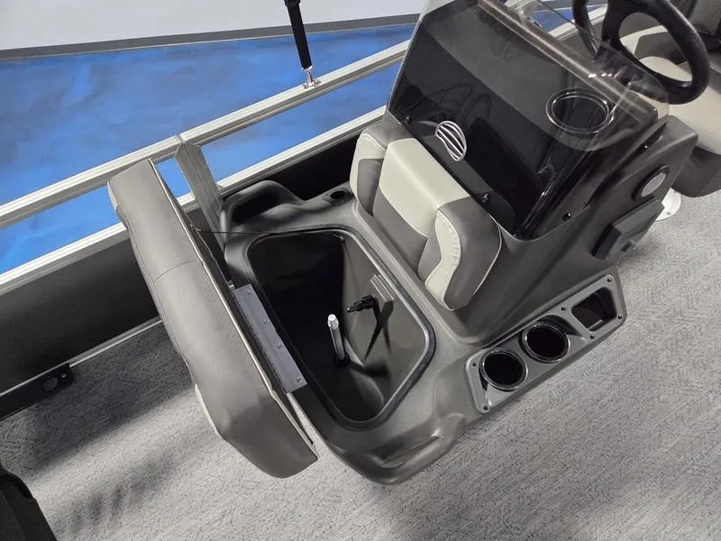 Slide: The Image of 2026 Sun Tracker BB 18 DLX boat console with storage compartment and cup holders. - 6