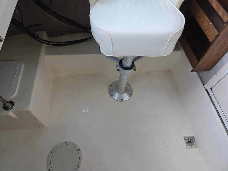 Slide: The Image of 2003 Parker 2120 Sport Cabin interior with white seat and pedestal base. - 9