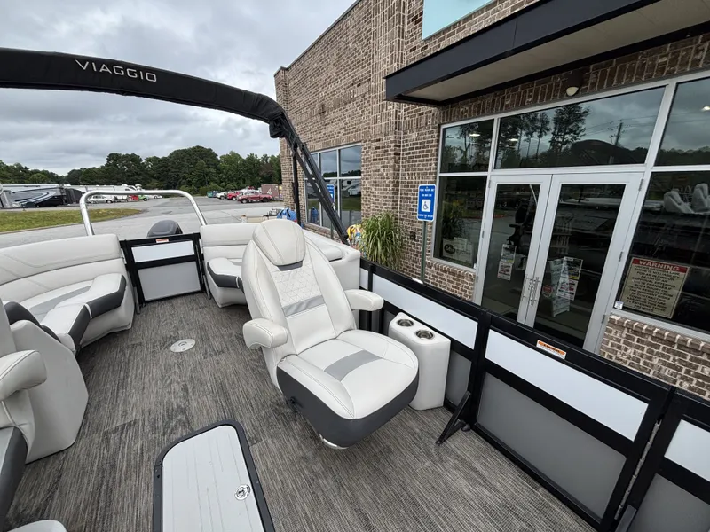 Slide: The Image of Viaggio Diamante D21U w/Suzuki 140HP Engine and Trailer Included 2021 - 10