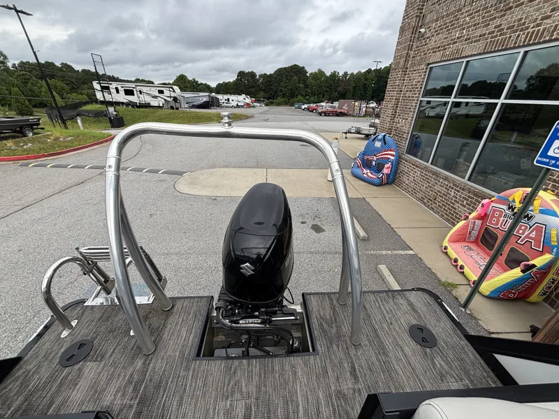 Slide: The Image of Viaggio Diamante D21U w/Suzuki 140HP Engine and Trailer Included 2021 - 14