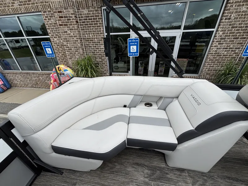 Slide: The Image of Viaggio Diamante D21U w/Suzuki 140HP Engine and Trailer Included 2021 - 16