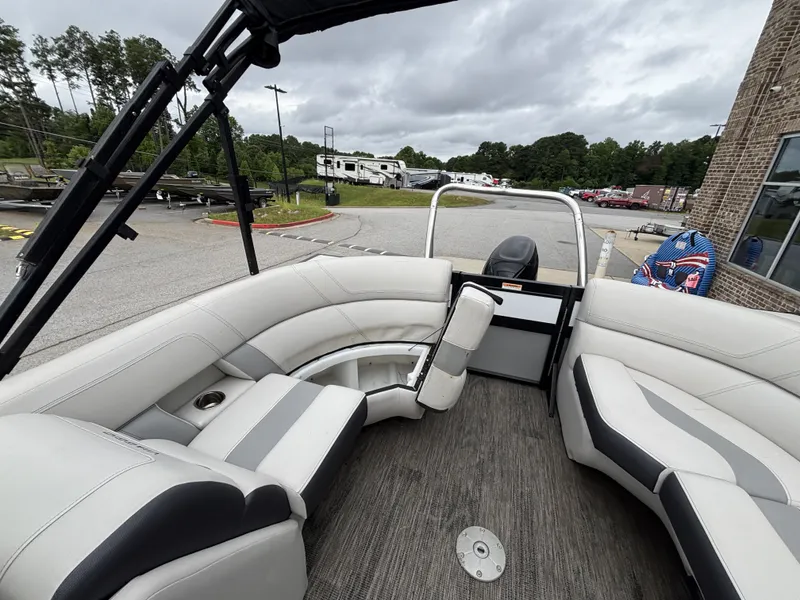 Slide: The Image of Viaggio Diamante D21U w/Suzuki 140HP Engine and Trailer Included 2021 - 17