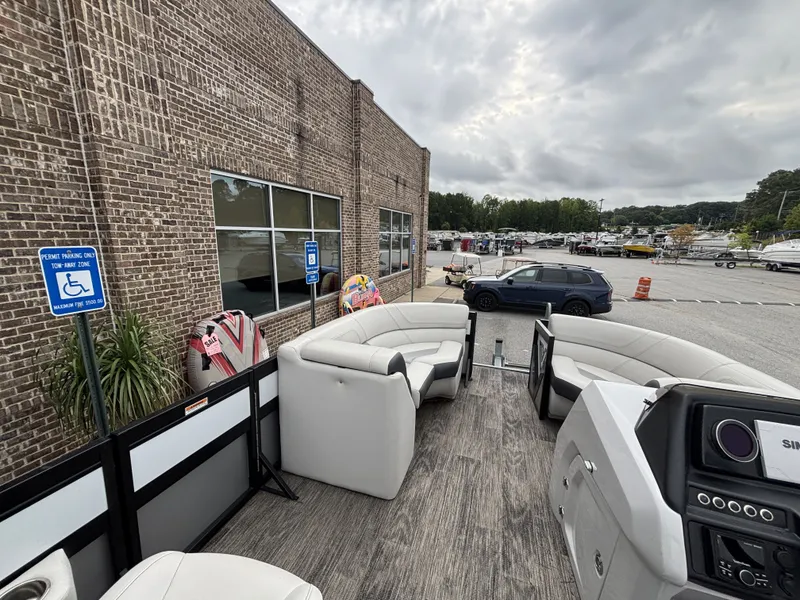 Slide: The Image of Viaggio Diamante D21U w/Suzuki 140HP Engine and Trailer Included 2021 - 18