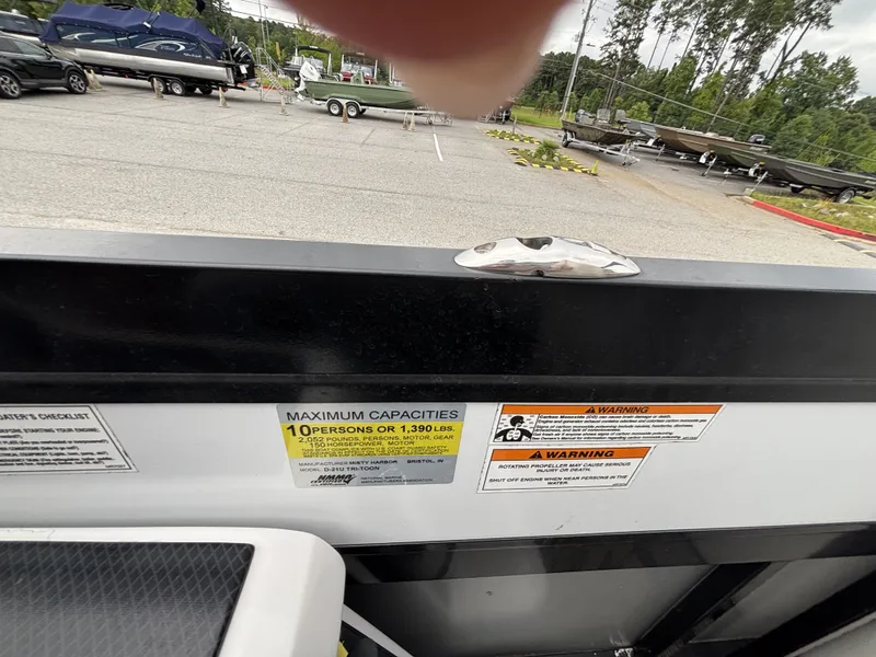 Slide: The Image of Viaggio Diamante D21U w/Suzuki 140HP Engine and Trailer Included 2021 - 21