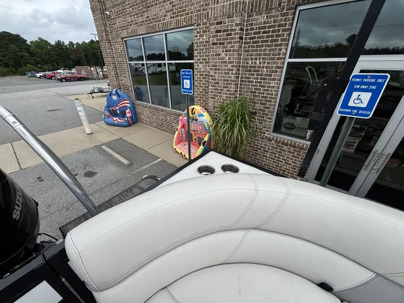 Slide: The Image of Viaggio Diamante D21U w/Suzuki 140HP Engine and Trailer Included 2021 - 29