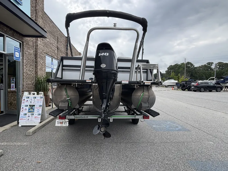 Slide: The Image of Viaggio Diamante D21U w/Suzuki 140HP Engine and Trailer Included 2021 - 3