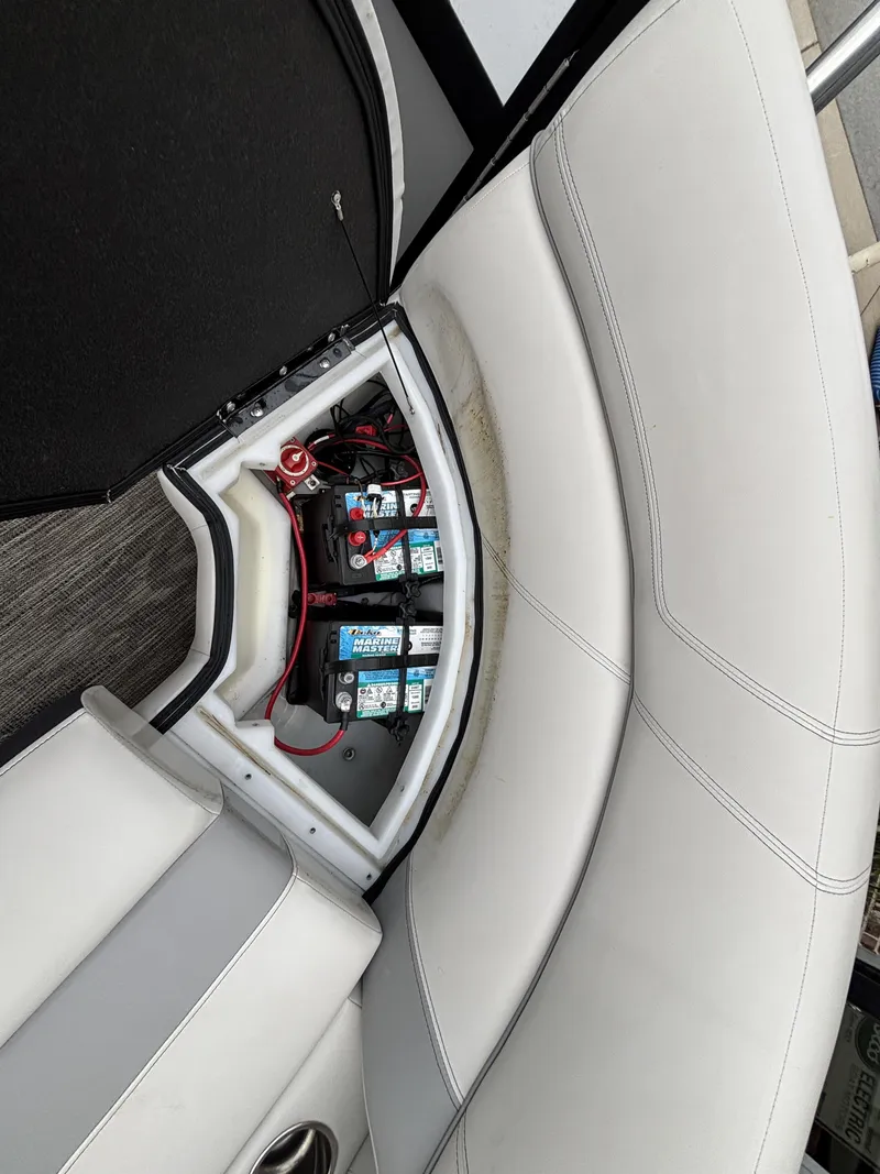 Slide: The Image of Viaggio Diamante D21U w/Suzuki 140HP Engine and Trailer Included 2021 - 31