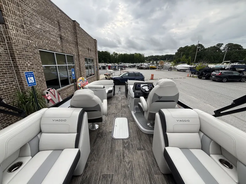 Slide: The Image of Viaggio Diamante D21U w/Suzuki 140HP Engine and Trailer Included 2021 - 32