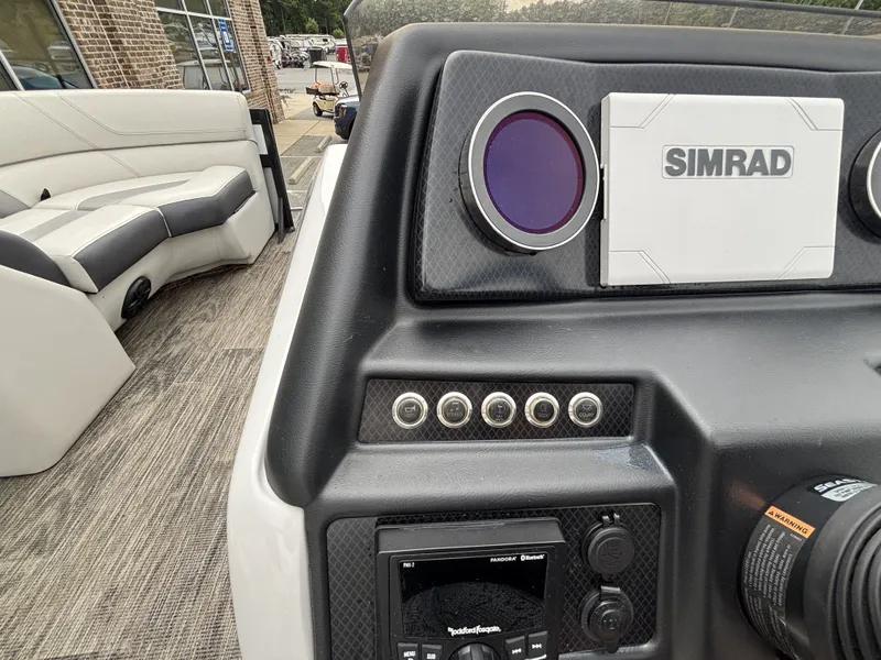 Slide: The Image of Viaggio Diamante D21U w/Suzuki 140HP Engine and Trailer Included 2021 - 36