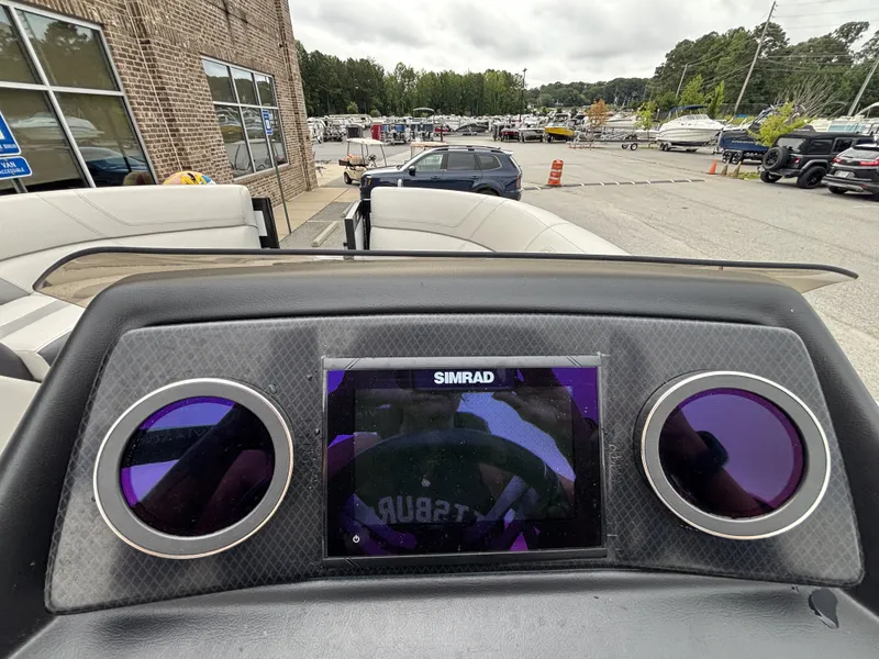 Slide: The Image of Viaggio Diamante D21U w/Suzuki 140HP Engine and Trailer Included 2021 - 39