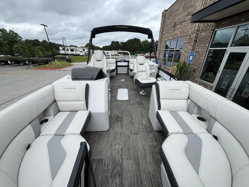 Slide: The Image of Viaggio Diamante D21U w/Suzuki 140HP Engine and Trailer Included 2021 - 6