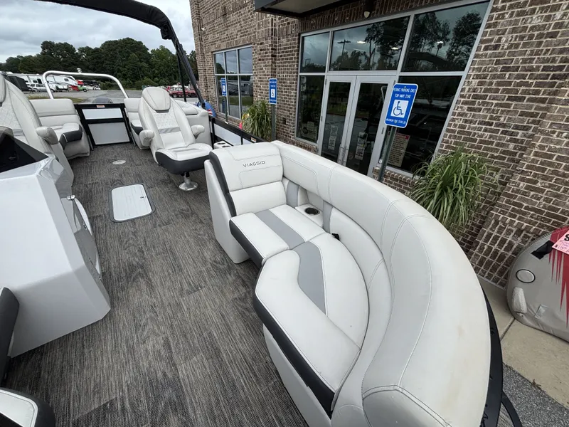 Slide: The Image of Viaggio Diamante D21U w/Suzuki 140HP Engine and Trailer Included 2021 - 8