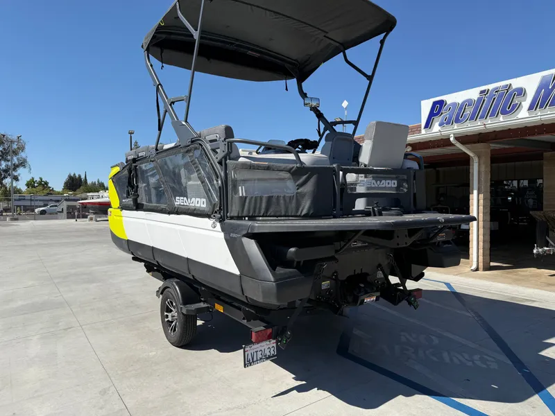 Slide: The Image of Sea-Doo Switch Cruise 18 2023 - 10