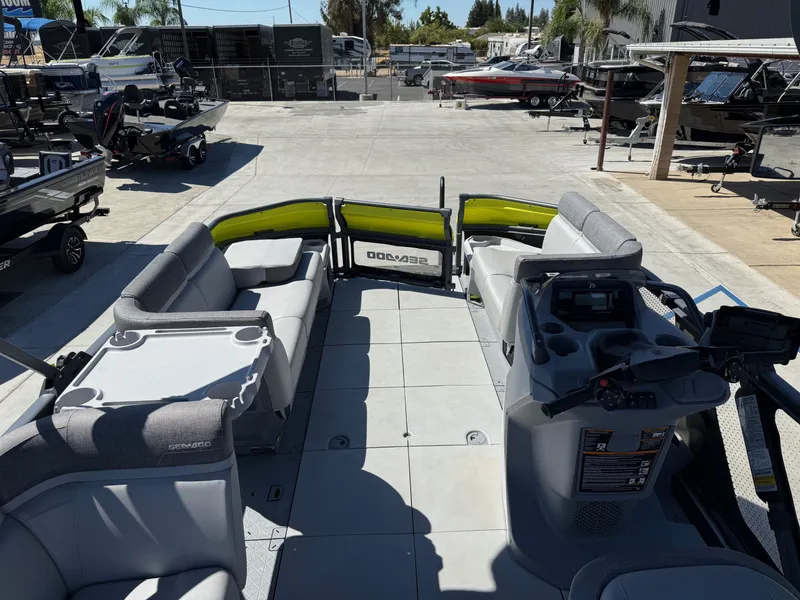 Slide: The Image of Sea-Doo Switch Cruise 18 2023 - 11