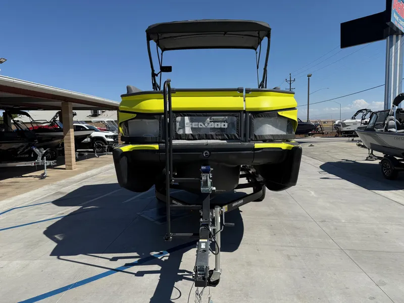 Slide: The Image of Sea-Doo Switch Cruise 18 2023 - 3