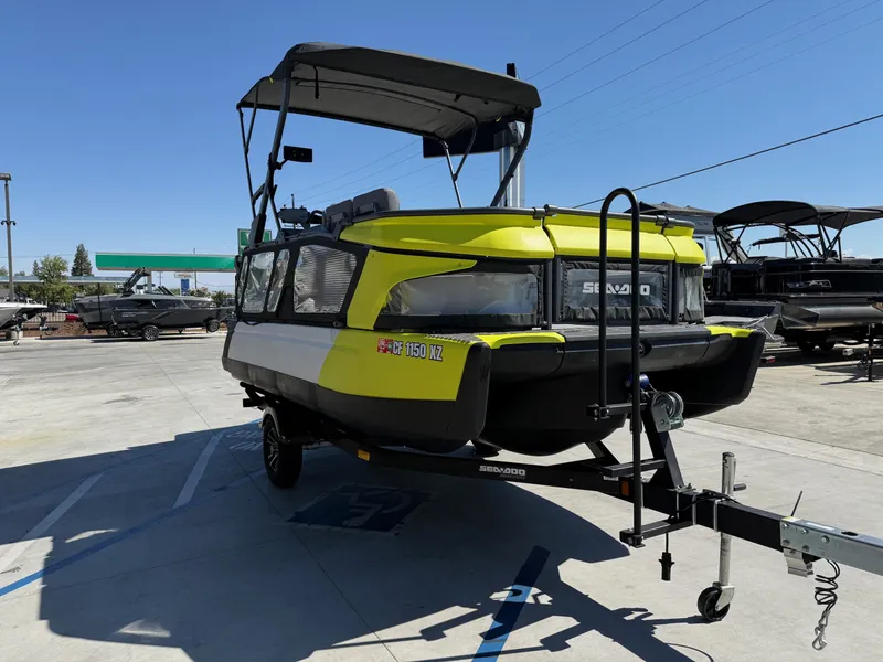 Slide: The Image of Sea-Doo Switch Cruise 18 2023 - 4