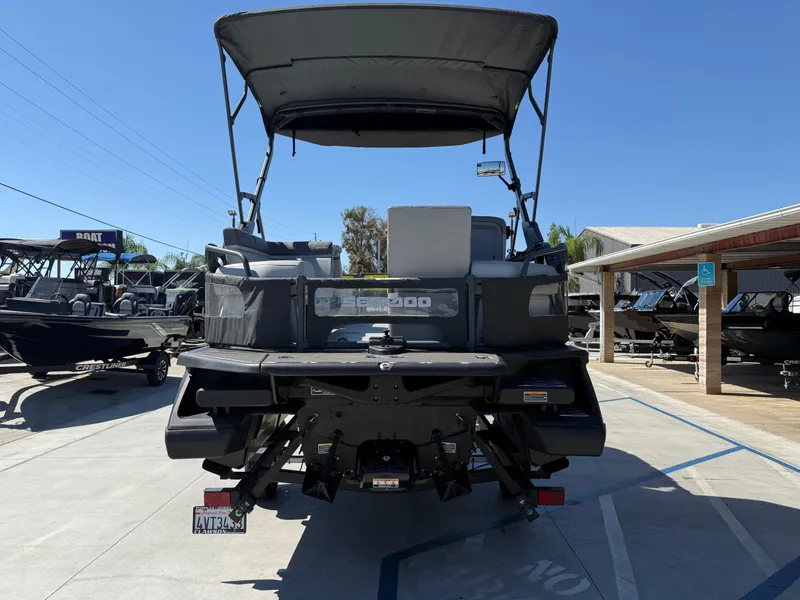 Slide: The Image of Sea-Doo Switch Cruise 18 2023 - 5