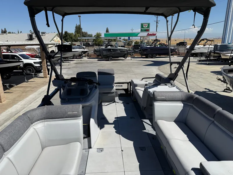 Slide: The Image of Sea-Doo Switch Cruise 18 2023 - 6