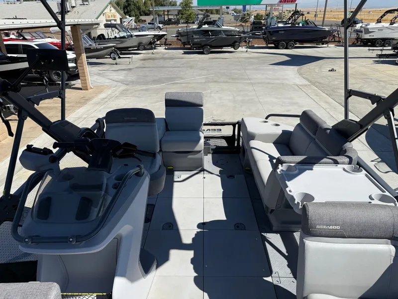 Slide: The Image of Sea-Doo Switch Cruise 18 2023 - 7