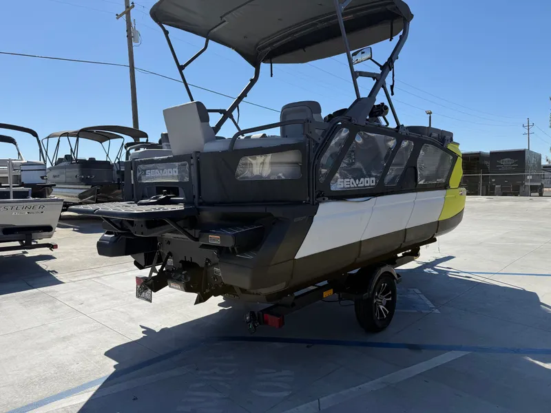 Slide: The Image of Sea-Doo Switch Cruise 18 2023 - 9