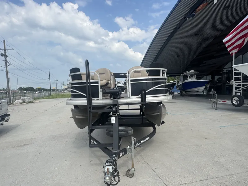 Slide: The Image of Sun Tracker Fishin' Barge 20 DLX 2021 - 12